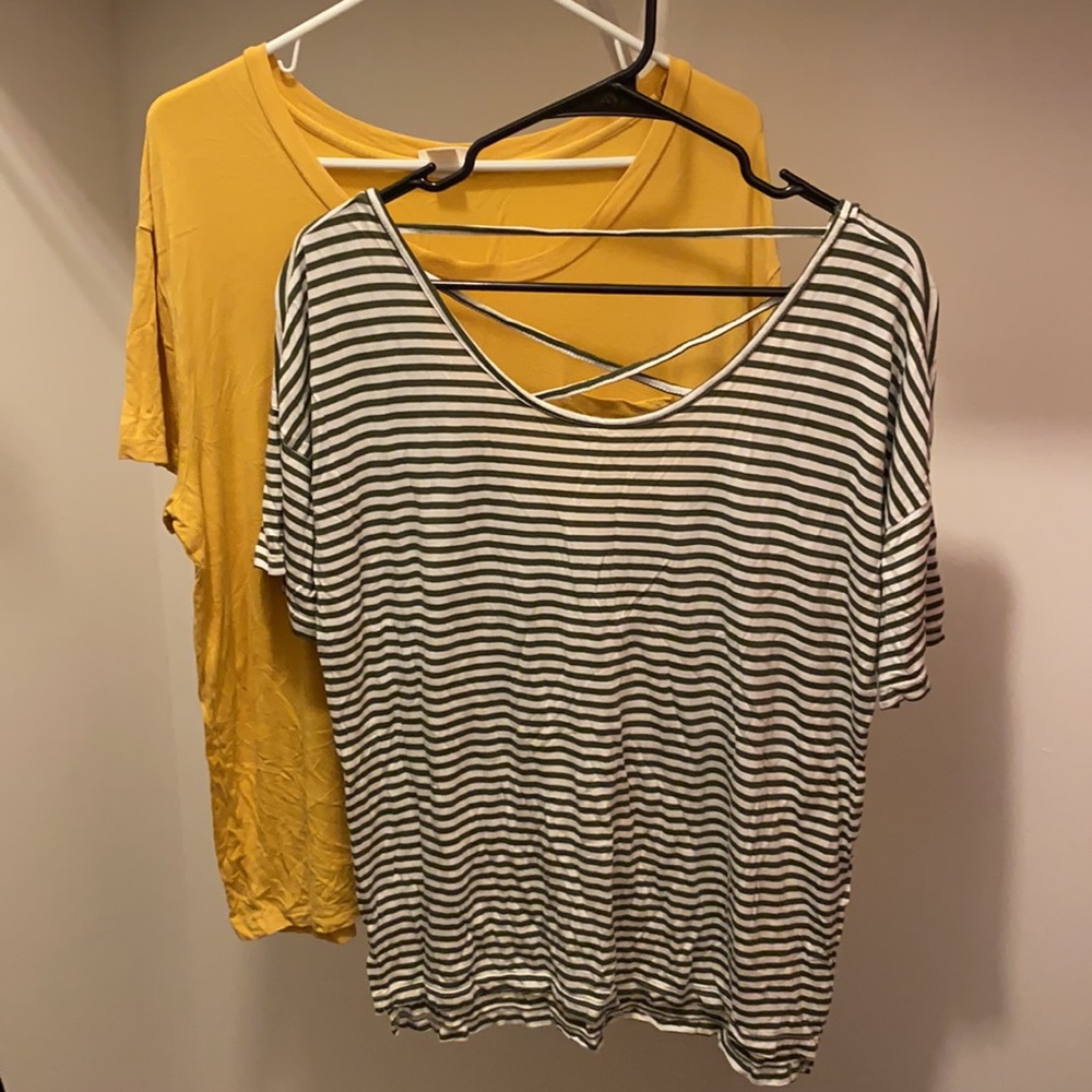 Mossimo & Old Navy Women’s Tee (x2)